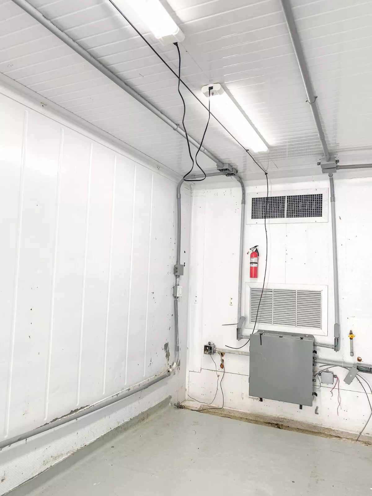 40 Foot High Cube Insulated Shipping Container with 5 Ton Bard HVAC - Image 6
