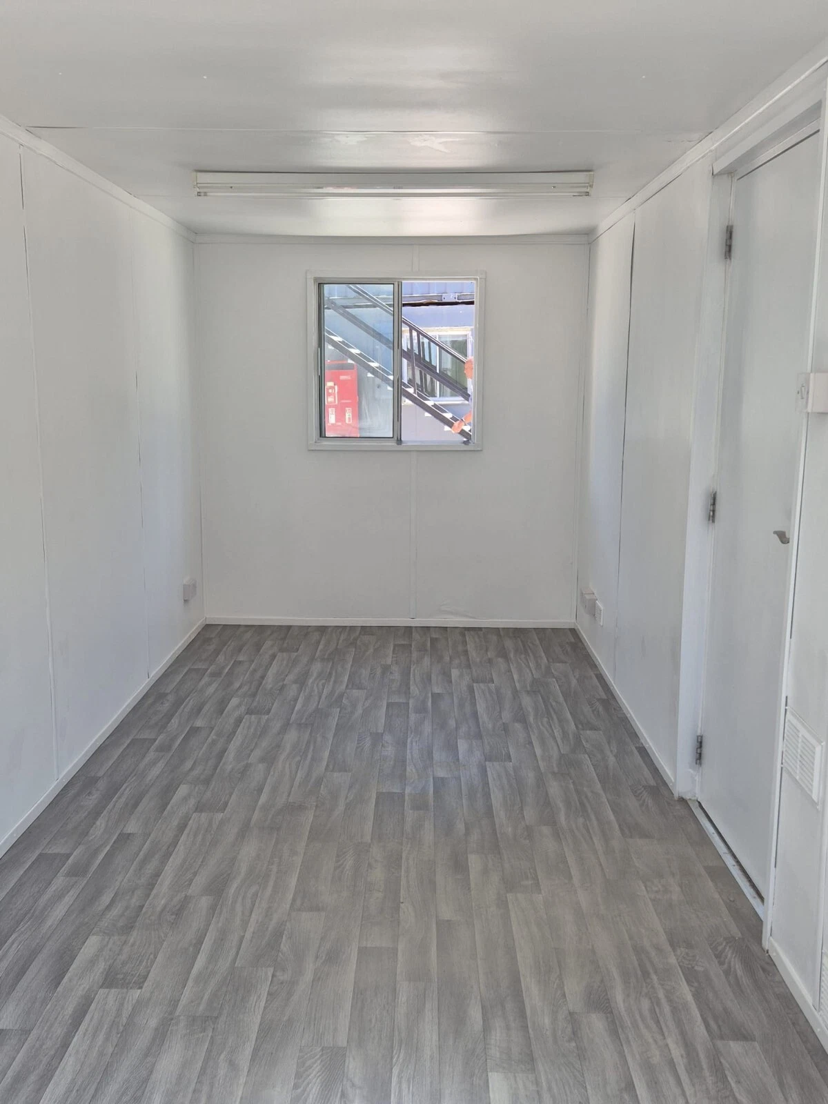 20 x 8 AV Open plan office green - Image 2
